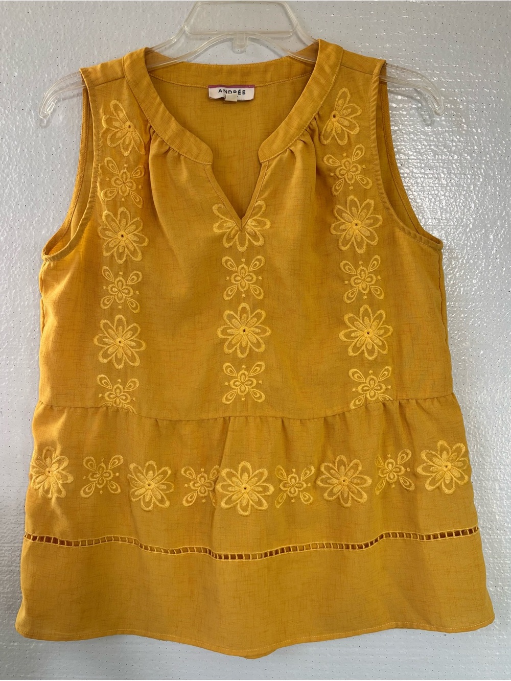 Andree by Unit Mustard Top M